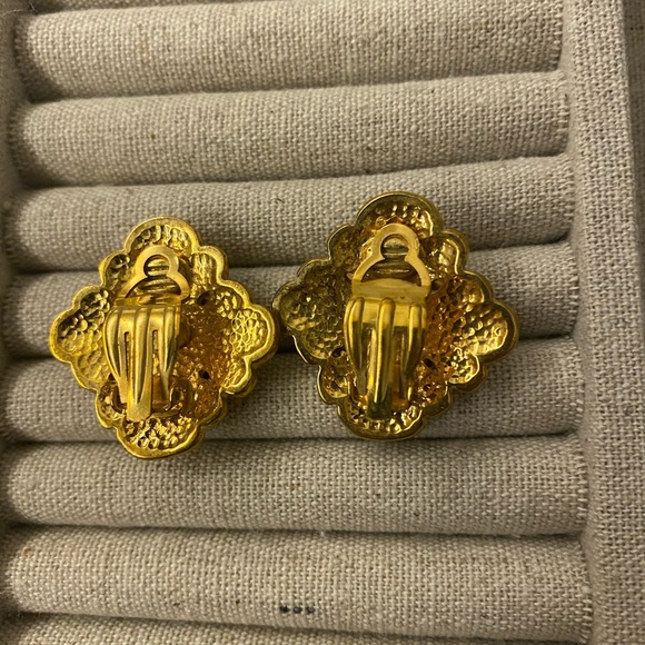 Chanel - Picture 2 of 3